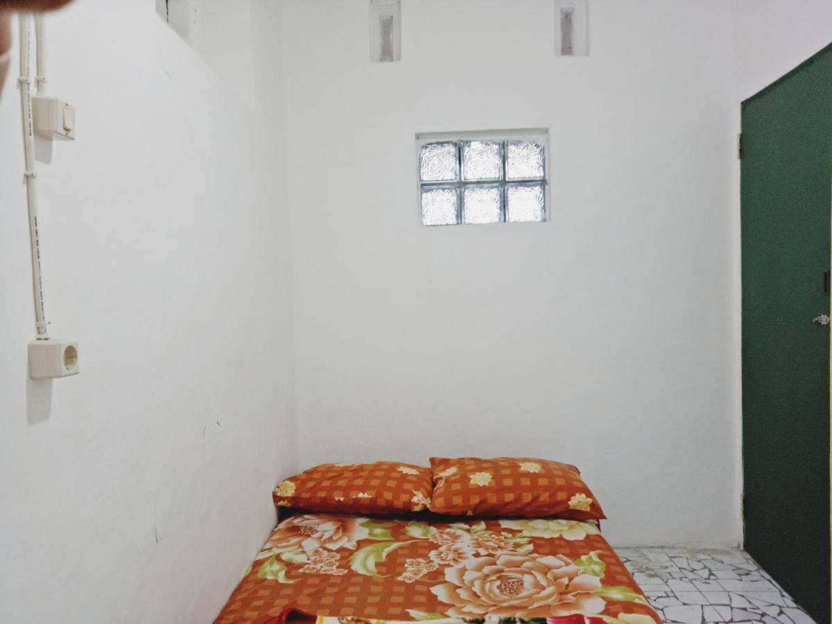 Griya Backpacker Pak Yon Bed & Breakfast มะลัง ภายนอก รูปภาพ