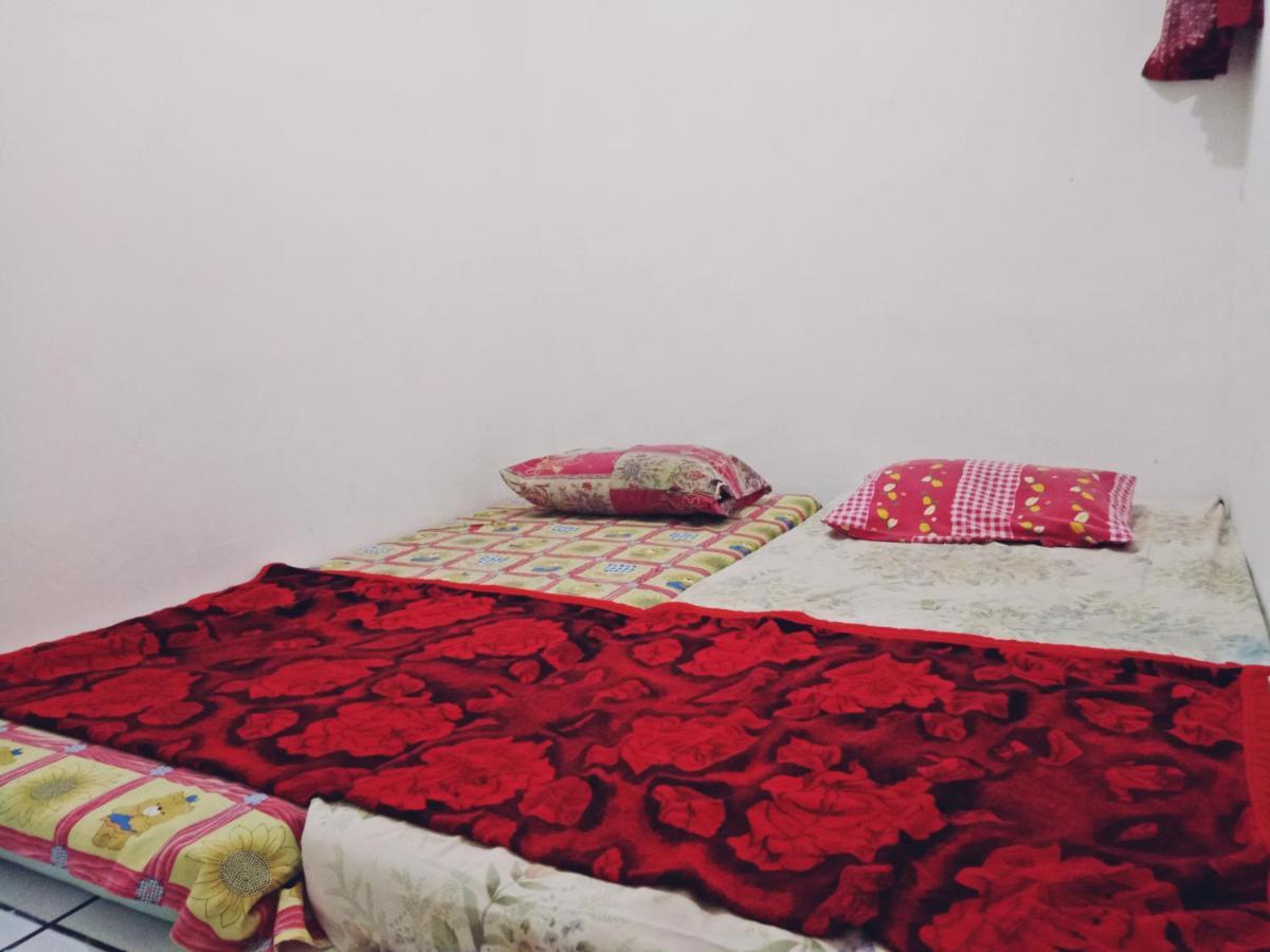 Griya Backpacker Pak Yon Bed & Breakfast มะลัง ภายนอก รูปภาพ