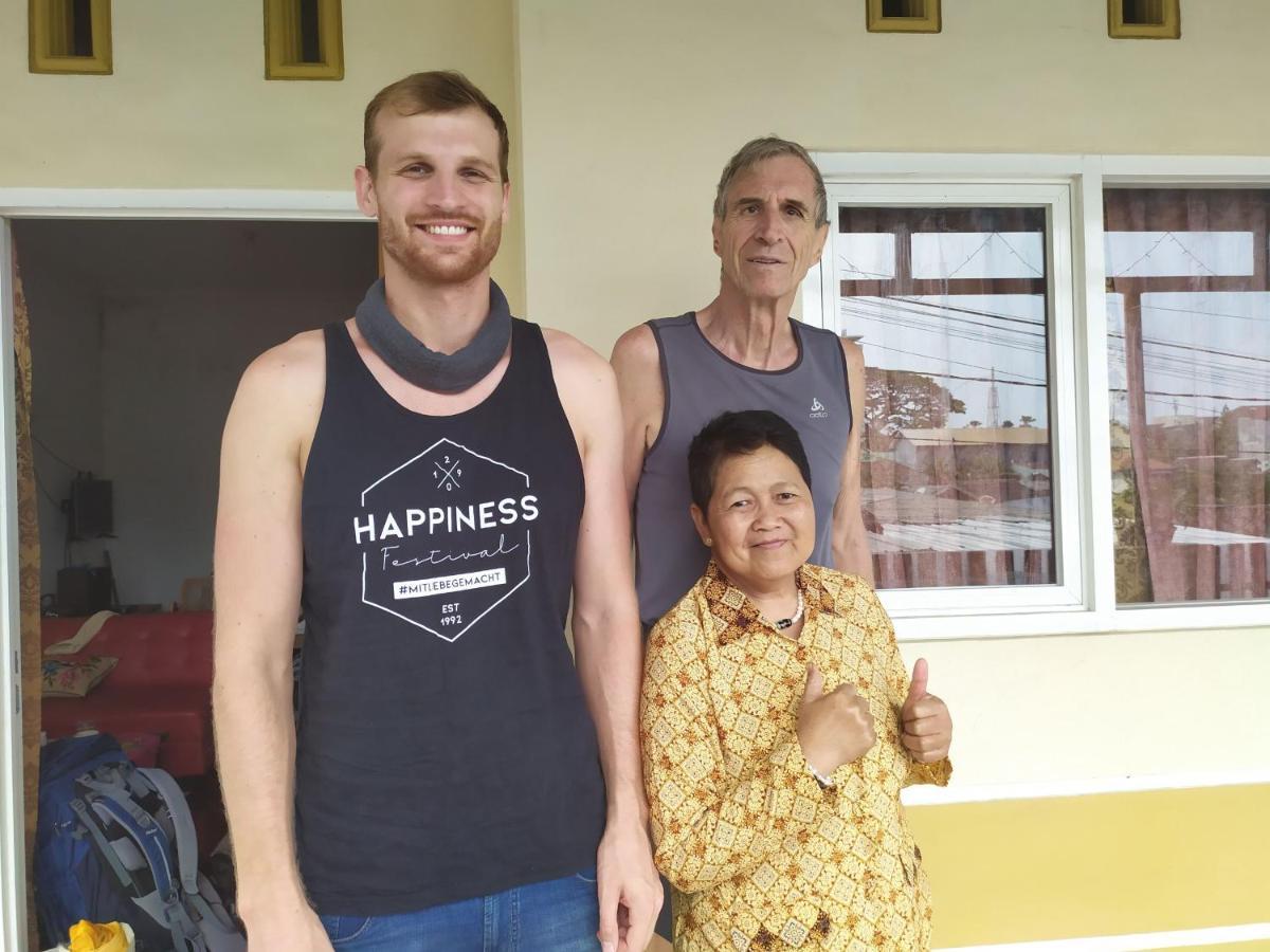 Griya Backpacker Pak Yon Bed & Breakfast มะลัง ภายนอก รูปภาพ